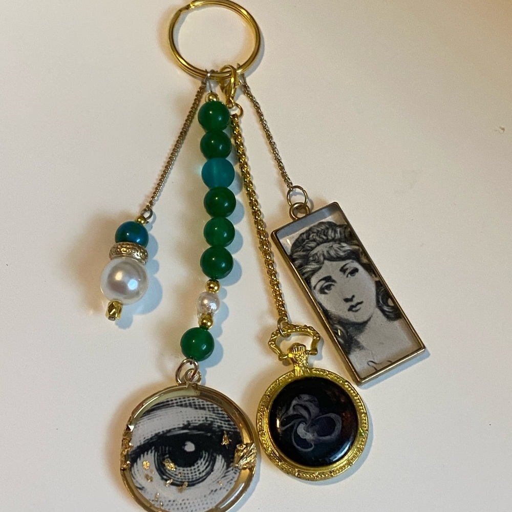NEW FORNASETTI INSPIRED BAG CHARM PURSE KEYCHAIN GOLD GREEN BLACK DESIGNER READY - Picture 8 of 8